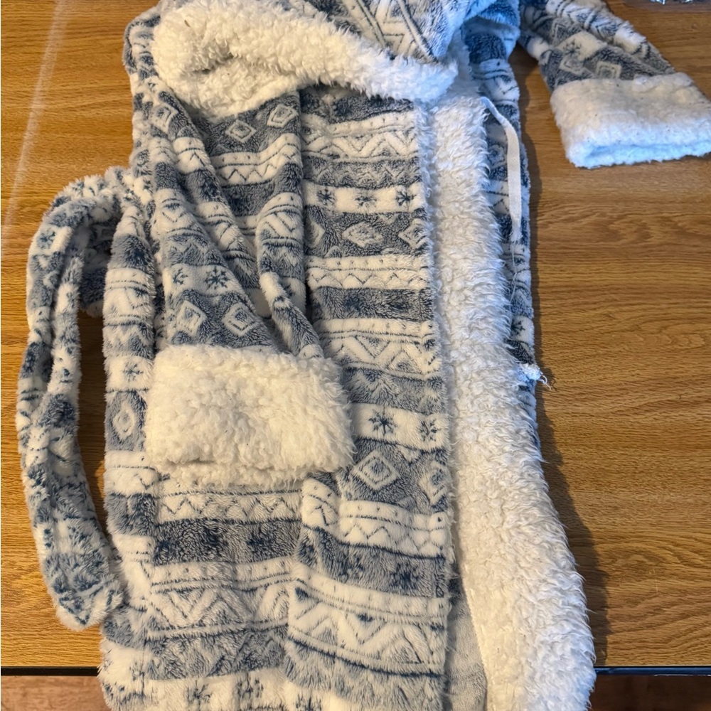 Cozy Hooded Fleece Robe with Pattern